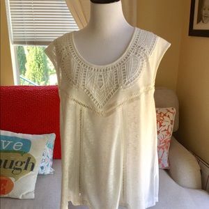 Jessica Simpson stunning detailed top.